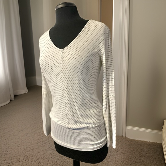 Knox Rose top with fitted bottom - Picture 2 of 3